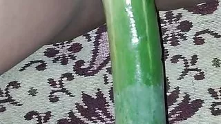 Desi bhabi ne mota khira dalwaya