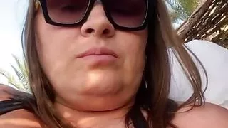 Selfies mostrando en la playa