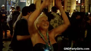 Milf wants some beads - GNDPartyGirls