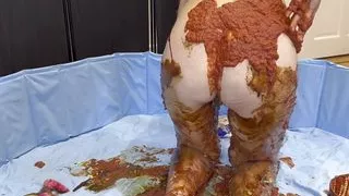 Food Sploshing with a Sex Toy Orgasm