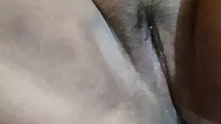 Bhabhi ko sote hue gand me hath lagaya or chut dekhi.