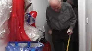 Tommy blu dg eoned and ro b bed!