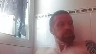 Husband jerks off secretly in the bath