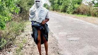 Road vali komal boli muze roj 15 se 20 land chahiye chut me