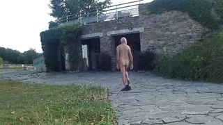 public toilet : good visit naked