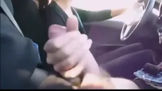 Female Uber Driver Gives Her Passenger A Handjob