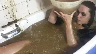 Omg sexy gothic girl gunged in custard and gravy!