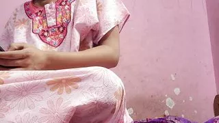 Nighty pahakar ladaki ne apane room me  bf ko bulaya or chut chudai ki