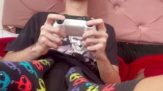 My friend play video games