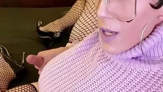 Naughty Aunty Syn In The Bedroom For Some Fun Time