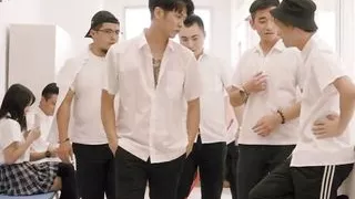 In a nightclub, a big-breasted female teacher meets a student and has sex together