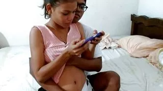 I teach my little stepsister to play Free Fire while I make her feel my huge cock