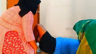 Time to fix lights Electrician Guy got stuck under bed then Moti Gand wali aunty took off his pant & fucked him - Cowgirl Riding