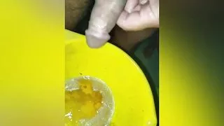 Pissing in the same can me and my boyfriend after that fuck me in Doggystyle and cum on my pussy
