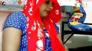 Indian desi mom step s son Apni soteli mom ko pata kr chod diya jb koi gr me nhi tha  indian desi clear Hindi vioce full sex vid