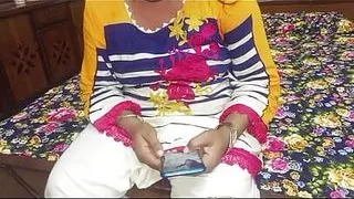 Pakistani Muslim Aysha Aunty is fucked by a Guy while cleaning the home