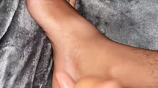 Bbc cumshot on big feet