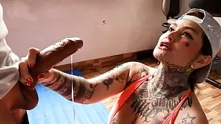 The new girl at the gym asks for my help, but when she sees my erection she sucks me to help me