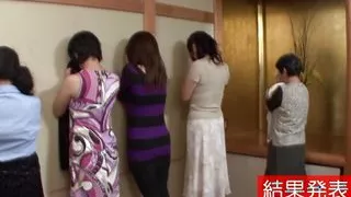 M603G04 10 middle -aged and older men and women gathered to find a partner in old age!