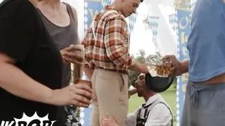 Malik Delgaty Spots King Heart At Oktoberfest And End Up Celebrating It Together In A Back Room - TWINKPOP