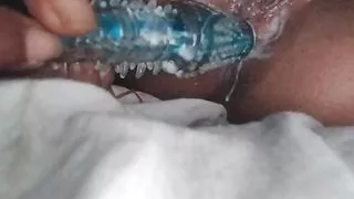 Taradinha cumming in the bedroom.