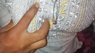 Desi Indian bhabhi ko land chusakar choda