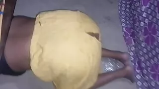 Bhabhi Ghar saaf kar rahi thi fata petticoat me jakar gand Mari