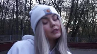 Skater girl enjoy sex