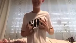 18-jaehrige Assi-schlampe Wichst Sich Die Fotze