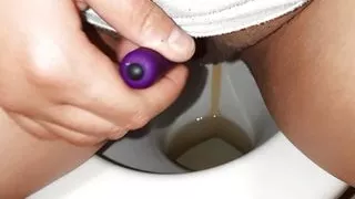 I'm sitting on the toilet wanking with a vibrator because my pussy leaked in the office - Lesbian-illusion