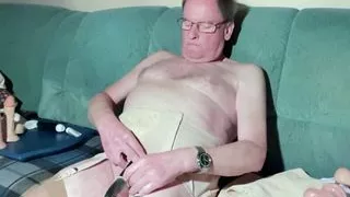 Jerking off in lingerie B9