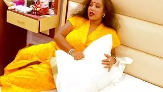 An Housewife Wait For Her Plumber To Do Work Her Bathroom, And Watch From Below  Full Fucking