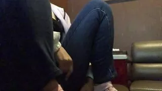 【Personal shooting】Serious amateur college student masturbates at a karaoke box
