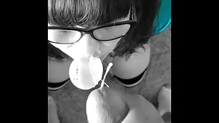 DD Cum on Sadies Bubblegum and she Swallows it