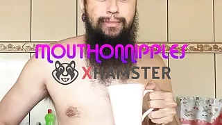 Making a nude breakfast