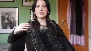 Mommy Is Evil by Lou Nesbit, Lia Louise