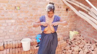 Indian Hot And Sexy Aunty Changing Her Cloth Sadi And Blouse Fingering Her Cremie Pussy After After Bathing