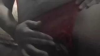 Rich pussy looking for a tongue to make it run... ? Look how rich to enjoy!