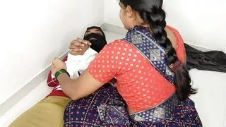 Komal ke Ghar me ghusa chor pino maga tha Pani mut pilaya