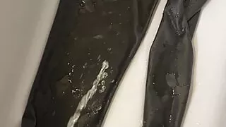 Piss on sisters Leggings