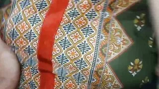 Desi bhabhi ko dusting karta huay tang kia or bhabhi ki gand stepmother finger dali or Tapa tap chudai kia video by QueenbeautyQB