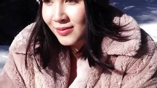 Lady Dee is hot. So hot that she doesn't even get bothered by the bitterly cold weather