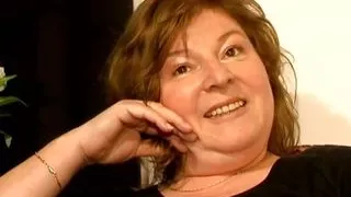 Horny milf ready with her legs open to be filmed while she gets excited with her favorite dildo