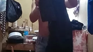 Nag iisa nalang palagi sa kwarto ang dalagita