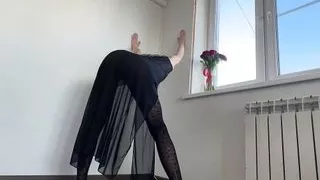 worship big legs in tights stretching show