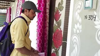 Delivery Boy Ne Saman Dene Ake Bhabi Ko Chod Liya