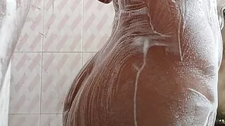 Indian girl in bathroom showing boobs and pussy.