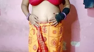 Desi stepmom ne saree utar kar bengan dalke chut ka pani nikal