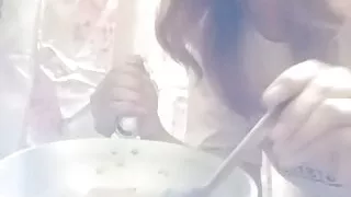 Kumain galing ang Reyna ng kalaswaan