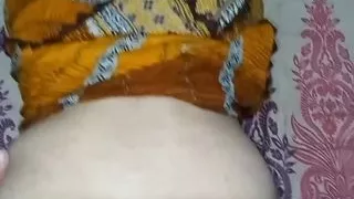 Desi moti bhabhi ko dever na acha se satisfied kiya - hot and sexy Indian bhabhi and Dever porn sex video